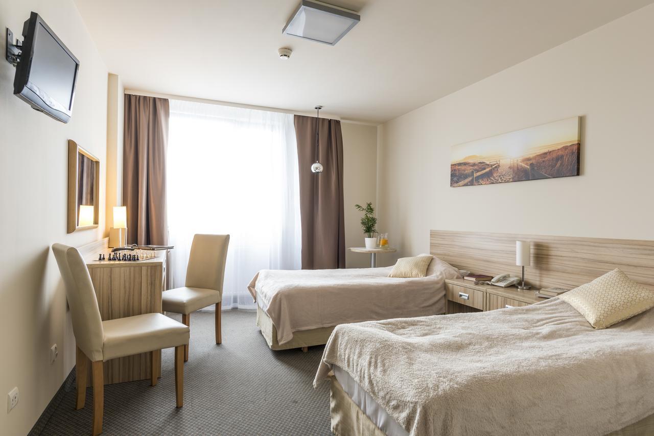 Willa Wiosenna Hotel Ozarow Mazowiecki Ngoại thất bức ảnh