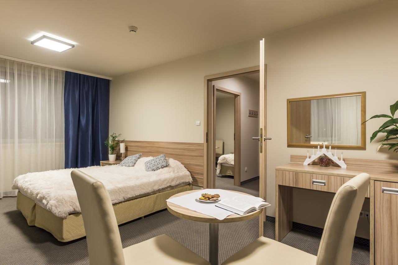 Willa Wiosenna Hotel Ozarow Mazowiecki Ngoại thất bức ảnh